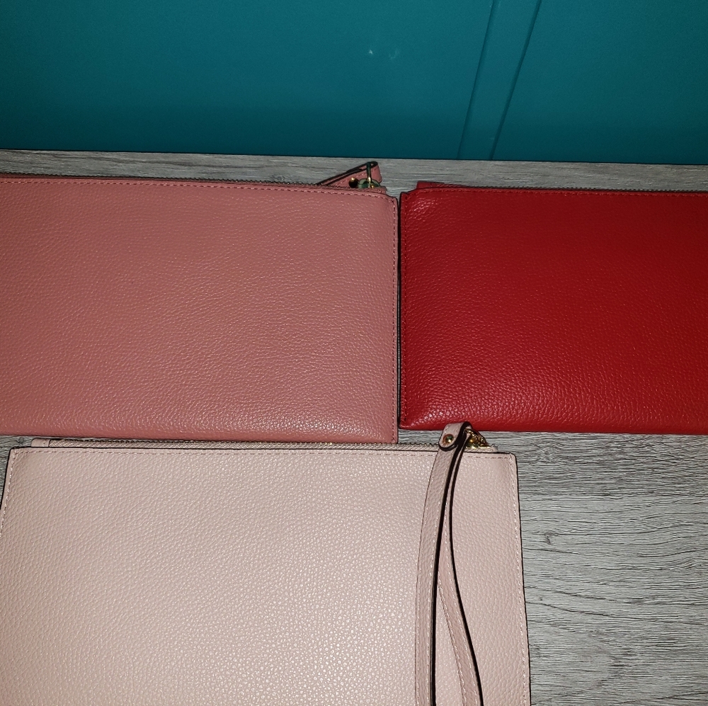 MICHEAL KORS LARGE WRISTLET - Picture 3 of 5